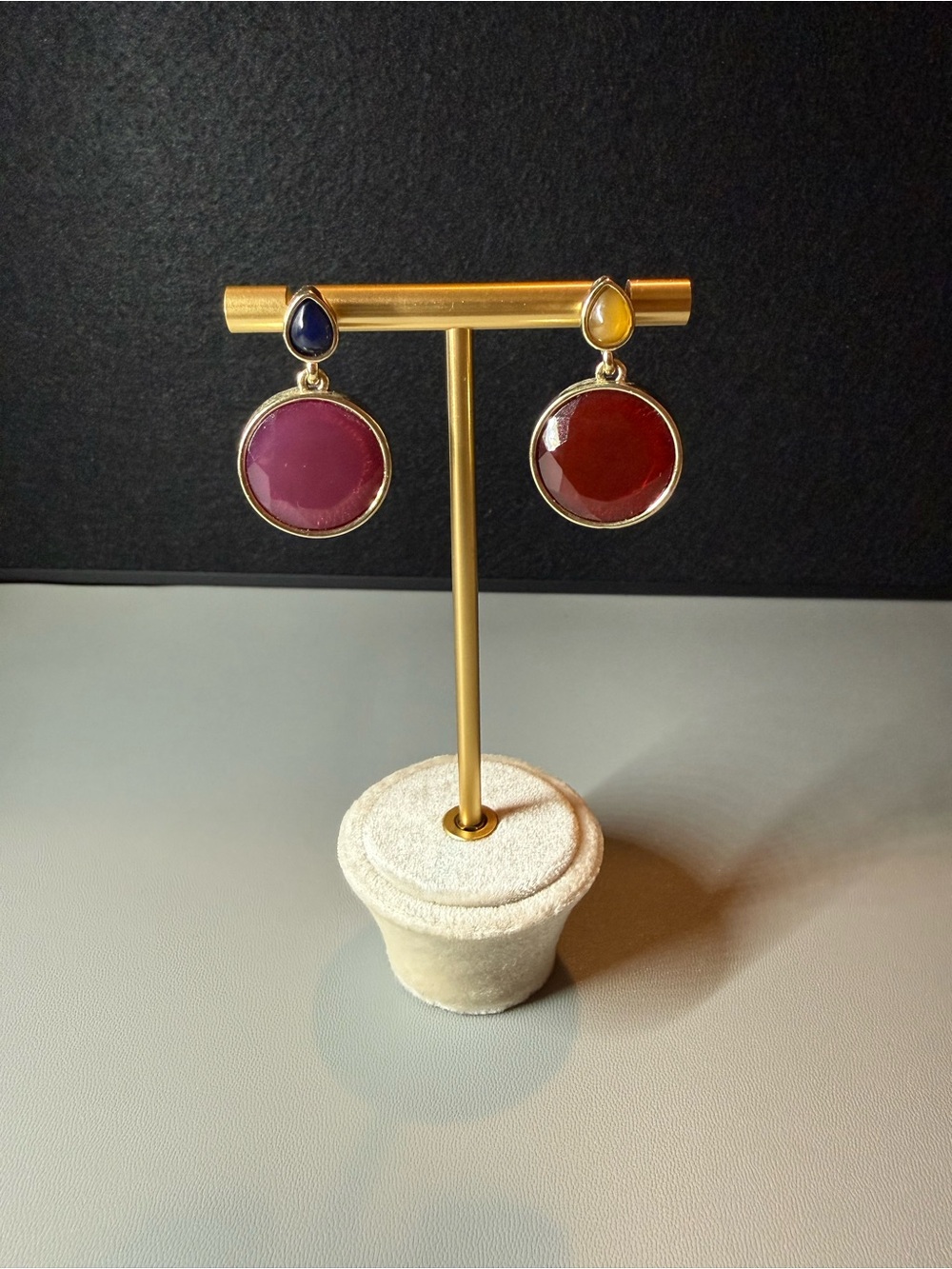 Beth Ward Studios Multicolor Round Stone Drop Earrings Gold Tone 🗽🖤